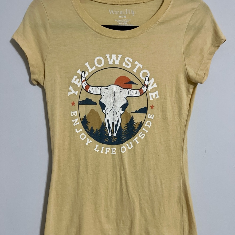 Women’s Y2K Yellowstone Tee Beige Yellow Graphic Short Sleeve T-Shirt Medium 7/9